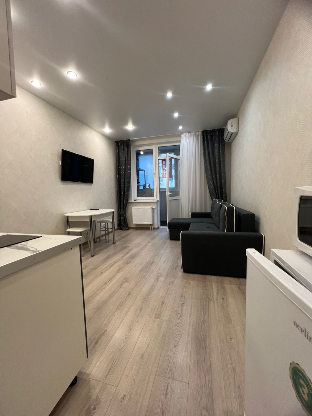 Продам квартиру площадью 25 квадратных метров,

Располагается на пятом этаже, четырнадцатиэтажного монолитного дома 2021 года постройки.

Жилая площадь составляет 16 квадратных метров.

Вид на двор, восточная сторона света.

В квартире выполнен качественный евроремонт, что позволит вам сразу заехать
