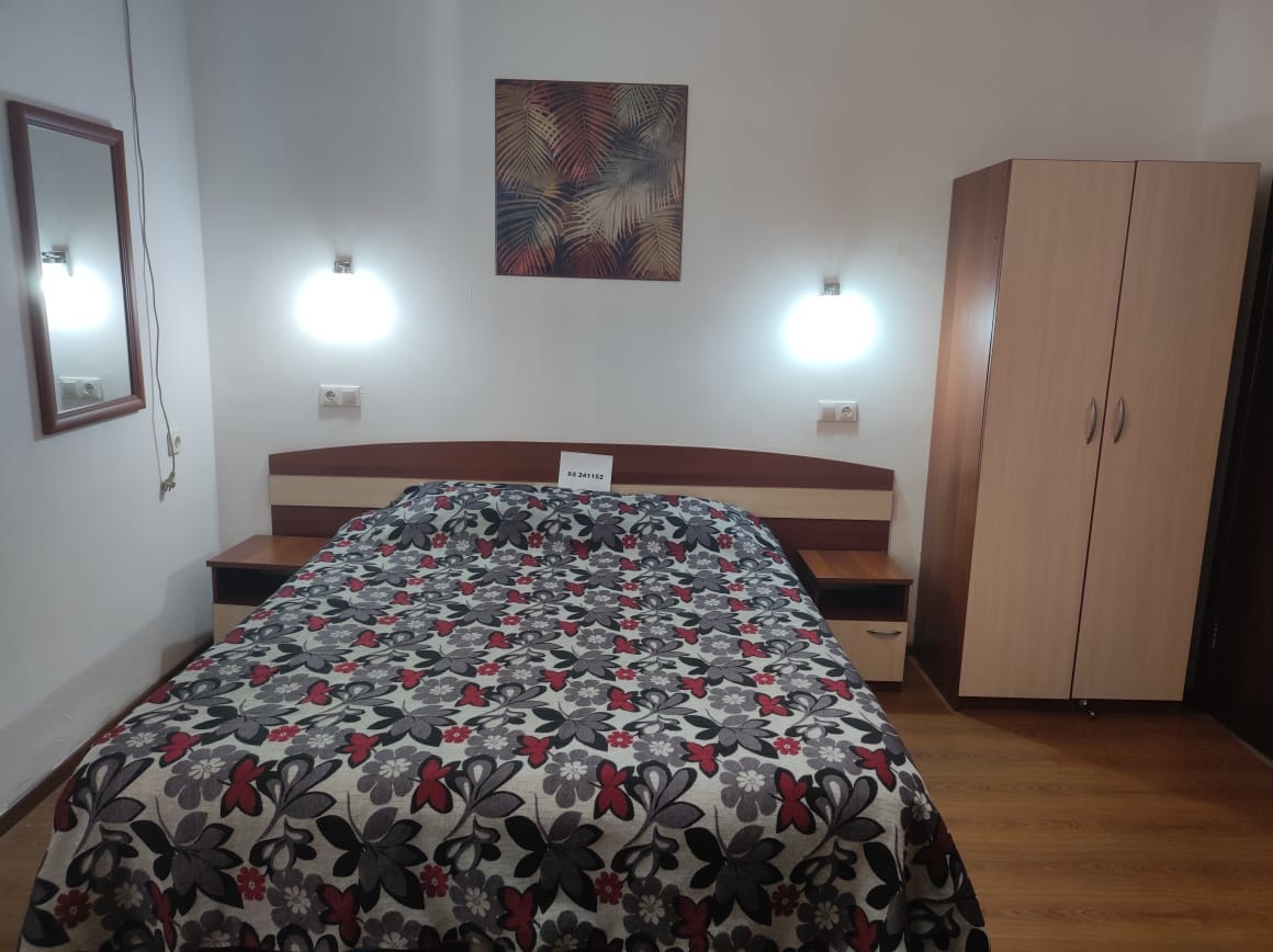 Продается отличная квартира в городе Анапа. В хорошем развитом районе с инфраструктурой. До моря пешком 25 минут через парк Джунглей. Квартира отлично подойдет как для жизни, так и для сдачи в аренду. Мебель и техника остается, документы готовы к сделке. В квартире можно прописаться, 1 собственник. 