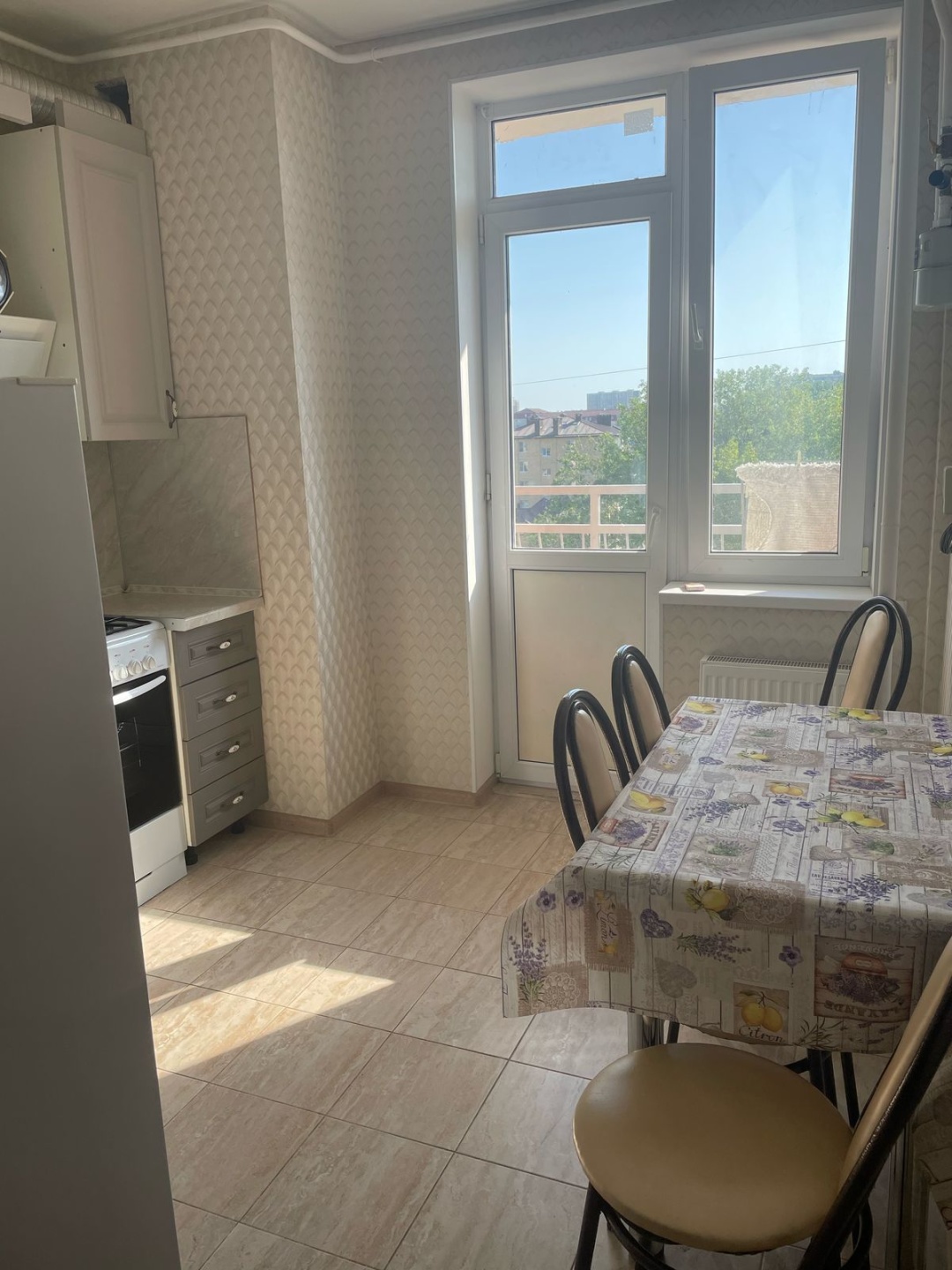 Продам квартиру в жилом доме расположенном в центральной части Анапы
Квартира расположена на 7 этаже, с приятным видом из окна
Сделан качественный ремонт, оставим мебель и технику
Полная стоимость в договоре без комиссий
Документы готовы к сделке
В доме индивидуальное газовое отопление, что существе
