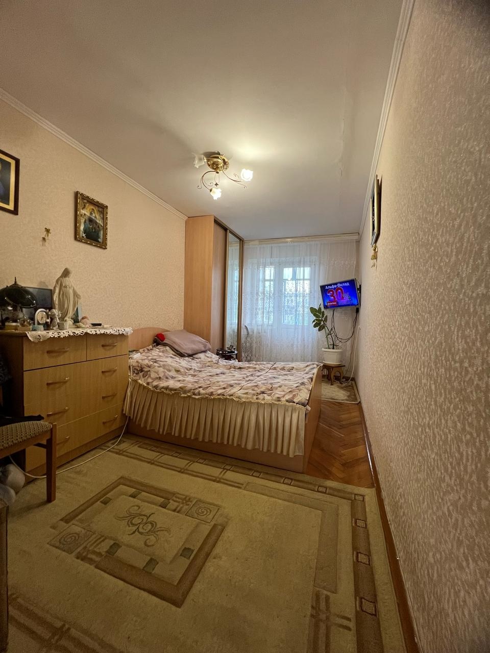 Продам трехкомнатную квартиру в старом центре Анапы.
В квартире сделан свежий ремонт.
Частично оставляю мебель и технику.
Дом располагается в центральной части города Анапа.
Рядом школа, садик, центральный рынок.
Инфраструктура развита.
В собственности давно, полная стоимость в договоре.
Собственник