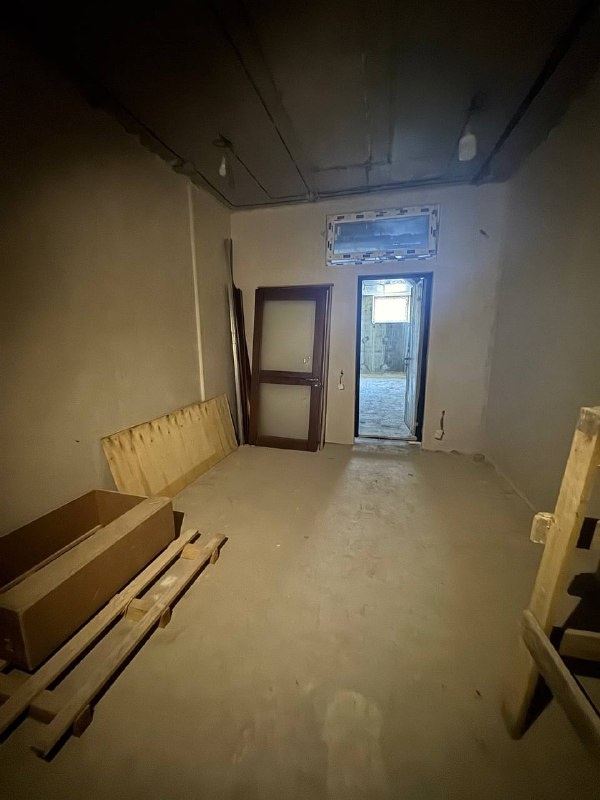 В продаже цокольное помещение , в ЖК Южный 2.
Помещение расположено в 5 корпусе , вход от парка и стоянки.
Помещение самое первое от входа,  свет подведен, так же установлена принудительная вытяжка, качественная входная дверь.
Помещение не жилое!
