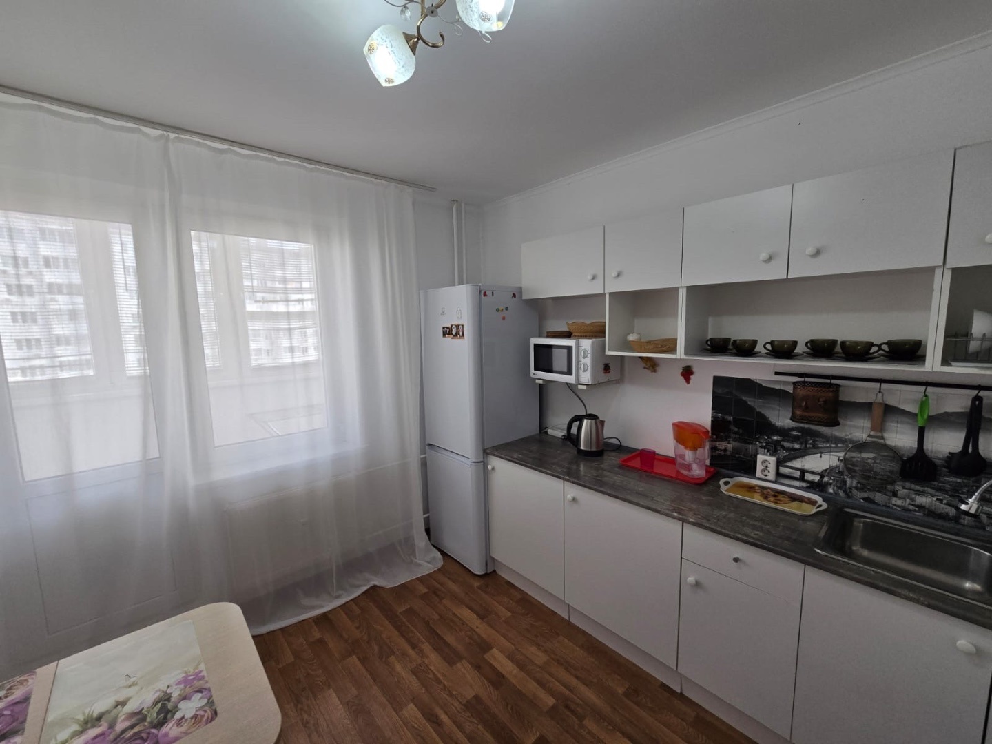 Продам полноценную квартиру площадью 38м2. 


 В квартире остается всё.Центральные коммуникации. 

Все документы готовы к продаже. Один взрослый собственник. Без обременений и ограничений. 

Развитая инфраструктура: самый востребованный район Высокого берега. Рядом Императорский и Крещенский парк, с