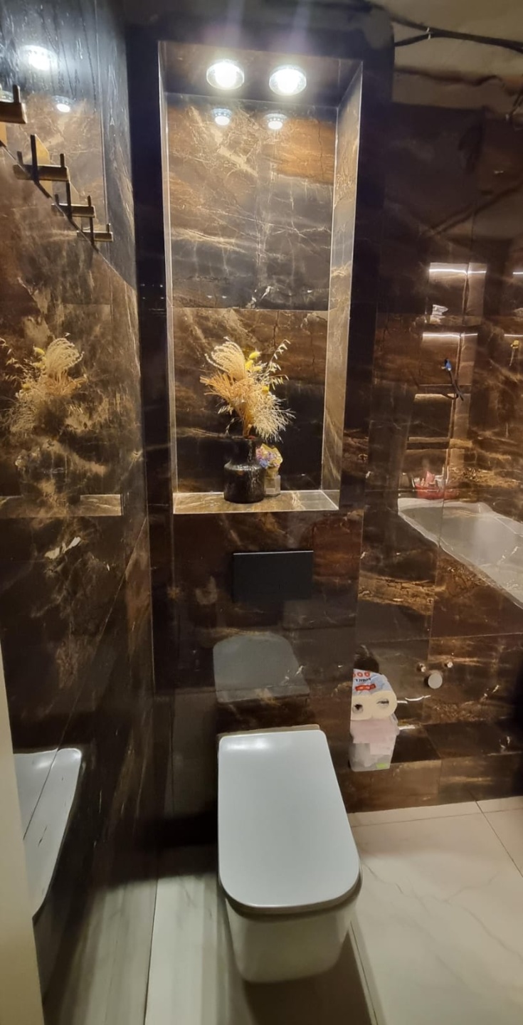 Продается просторная евро двухкомнатная квартира с ремонтом, мебелью и техникой.
- Площадь: 44 кв. М + 2 лоджии по 3.80 м.
- Этаж: 16 из 16 (17 технический этаж), дом 2022 года.
- Окна на две стороны (распашонка),- боковой вид на горы, парк и бухту.
Квартира расположена в новом современном жилом ком