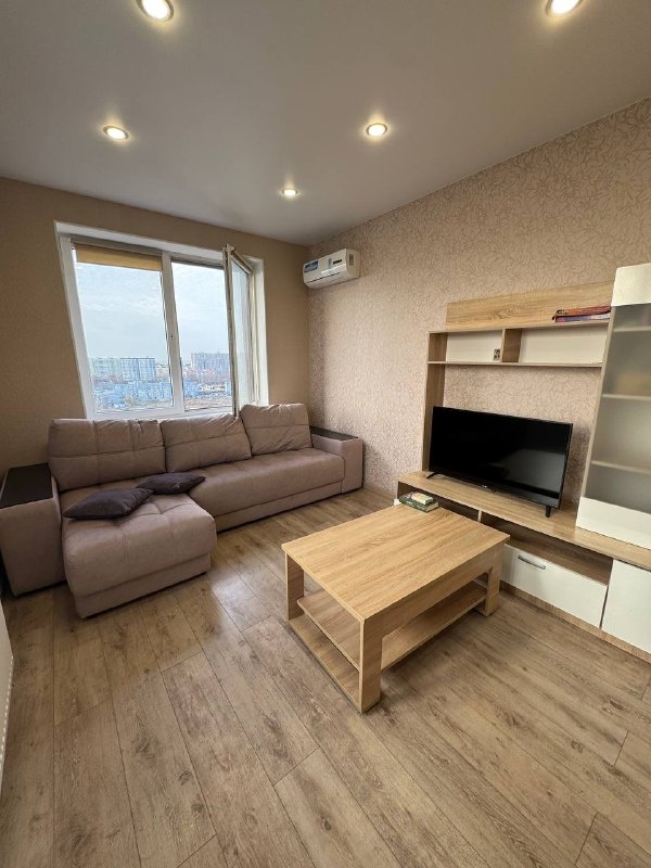 В продаже стандартная двухкомнатная квартира, в ЖК 123.

В квартире остается все!

Любая форма расчетов!

Вид в сторону моря1