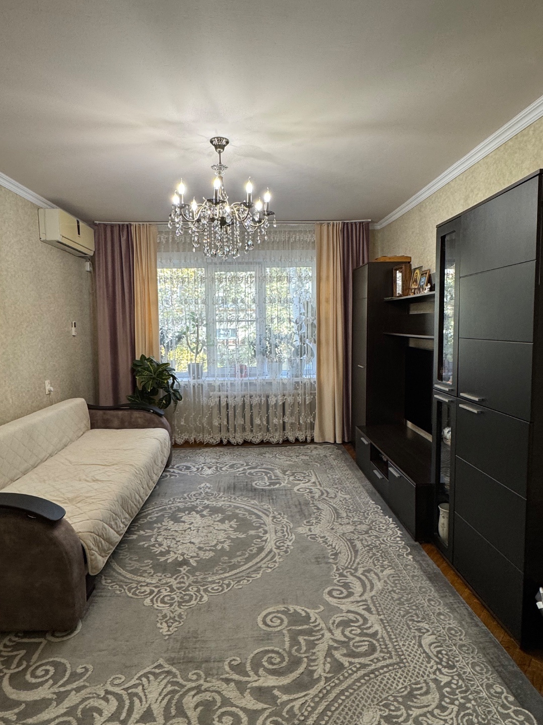 Продается 2х-комнатная квартира, расположенная в тихом, спокойном районе, экологически чистом районе по адресу: 12 мкрне 17 дом.

2/5 этажном доме.

Общая площадь 53,9 м2.

Чистый подъезд, хорошие соседи. Из окна открывается хороший вид на озелененный двор.

Во дворе оборудована детская площадка.


