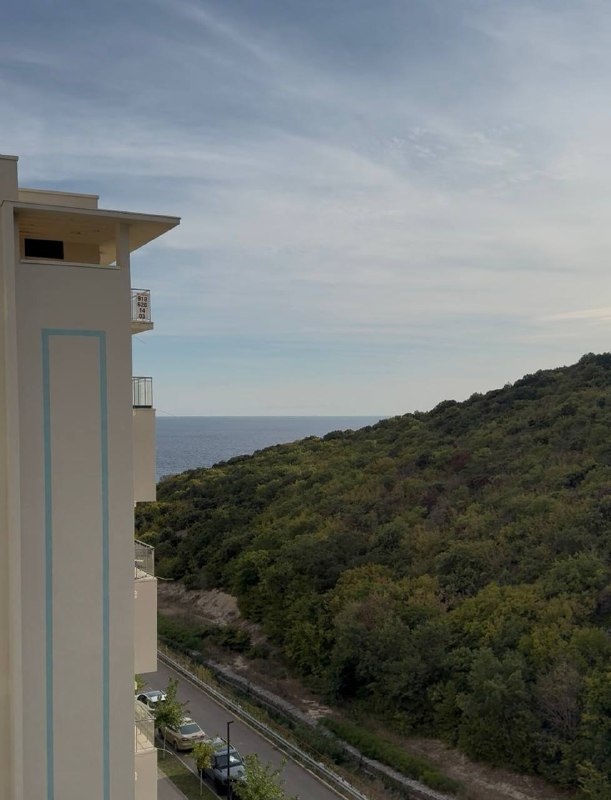 В продаже евро- 3, в ЖК Анаполис, общей площадью 50,3 кв м, две террасы, чистая площадь квартиры 41,7 кв м.

Квартира с видом на море1

Прекрасное место расположения комплекса, для тех кто ценит, комфорт, покой, пение птиц, и первую береговую линию!