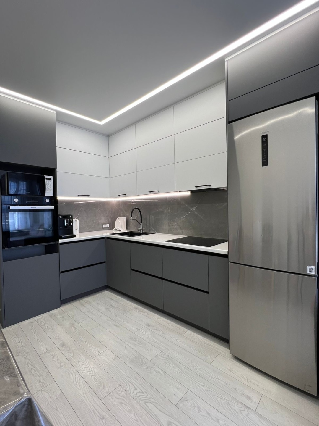 Продается 1- комнатная квартира улучшенной планировки. Расположена по адресу Ленина 231

10/16 этаж

Общая площадь 45м2 - большая кухня, просторная прихожая. 

В шаговой доступности находятся государственные учреждения, ТРЦ Красная площадь, рестораны, салоны красоты, мед. клиники, все виды магазинов