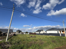 Продается земельный участок двух фасадный, заезд с двух улиц. Общей площадью 10,34 сотки, назначение земли ЛПХ (личное подсобное хозяйство) , категория земель: земли населенных пунктов.

Свет, газ по меже.

Соседи уже построились и живут.

Развитая инфраструктура в поселке.