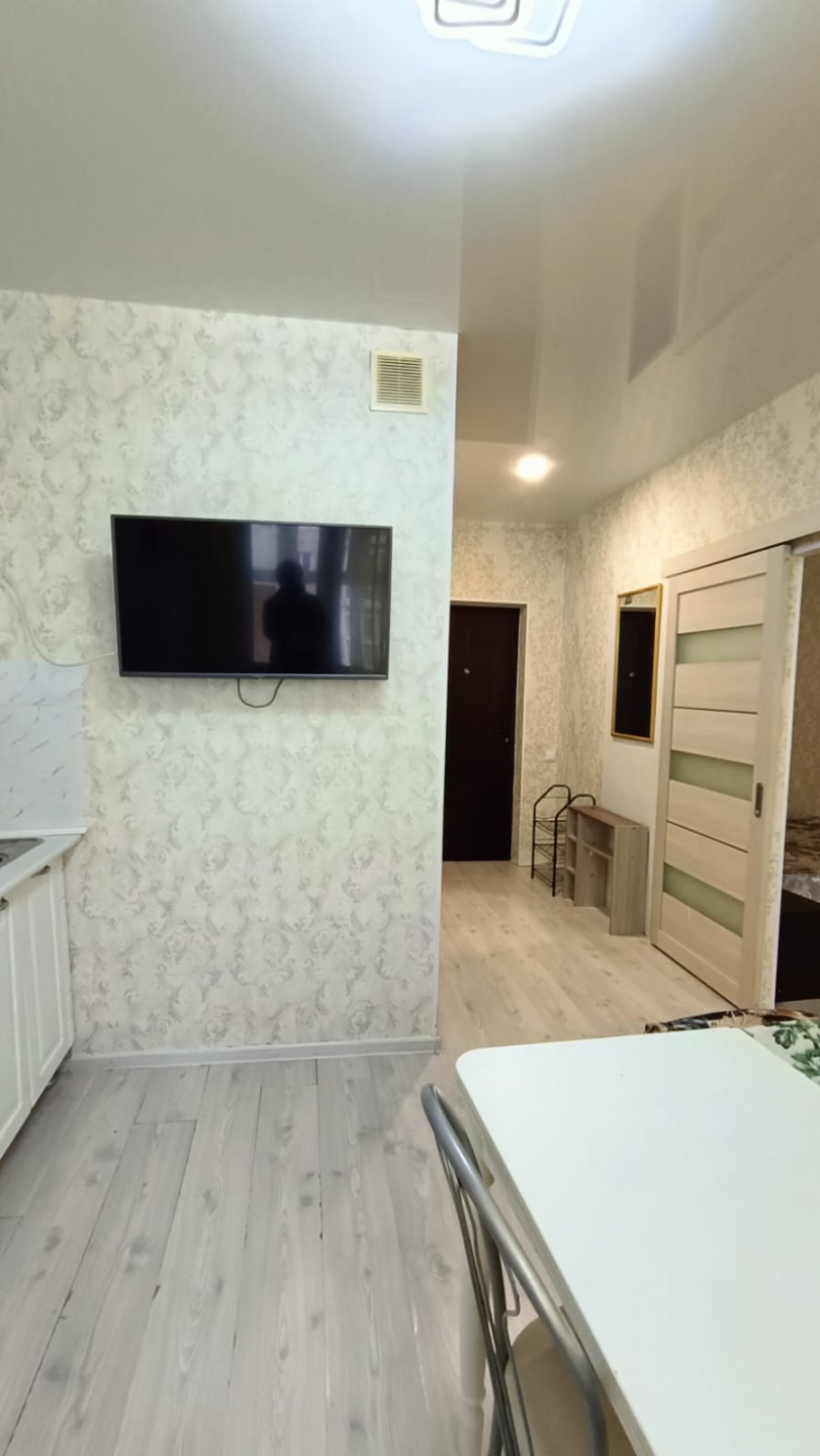 Продам полноценную однокомнатную квартиру в жилом комплексе Времена года
Квартира упакована всем необходимым
Сделан хороший ремонт
Один взрослый собственник и полная стоимость в договоре 