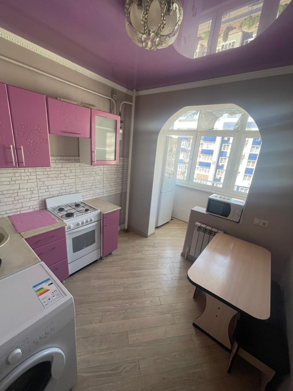 Продаётся однокомнатная квартира, идеальное решение для комфортного проживания или выгодного инвестирования. Просторная комната позволит обустроить пространство согласно вашим предпочтениям, а кухня станет местом для приготовления любимых блюд и семейных ужинов. Санузел оборудован всей необходимой с