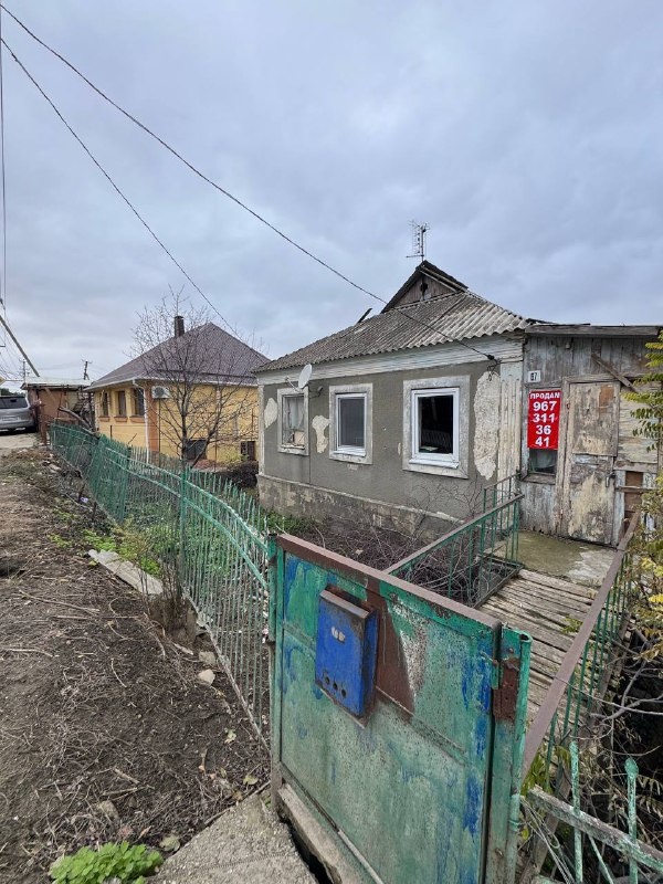 В продаже дом, с земельным участком, 6,5 соток.
Дом под реконструкцию!
Свет подключен, вода по меже, газ по меже, в конце участка.