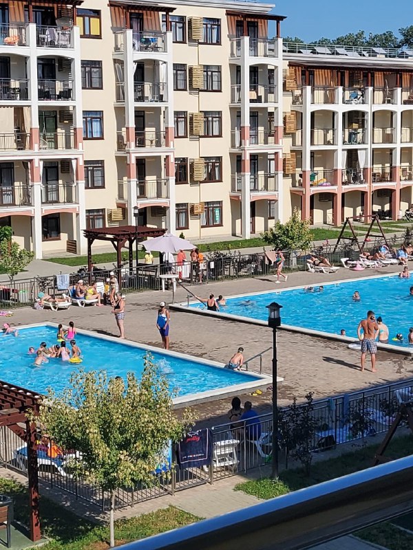 В продаже квартира студия, в ЖК Холидей Хаус ( Кипарис).
Квартира с видом на бассейн, полностью укомплектована ,для сдачи, или проживания.
В жилом комплексе, собственные бассейны, детские, спортивные площадки, зоны отдыха, супермаркеты, пункты пвз, кофейни, рестораны аптеки.,