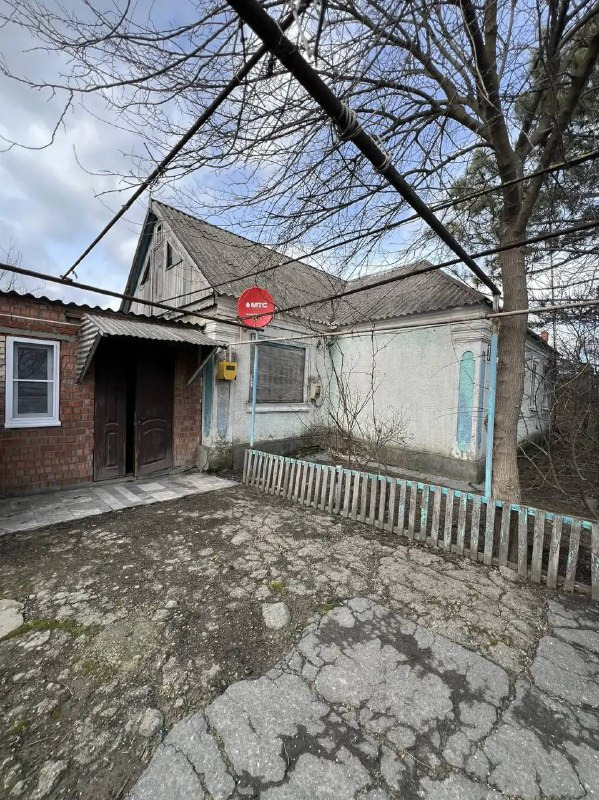 В продаже дом в станице Гостагаевской, площадь 68 кв м, земельный участок 8 соток, ровный.
Газ, центральная вода, свет, септик.
Дом жилой, но требует ремонт.