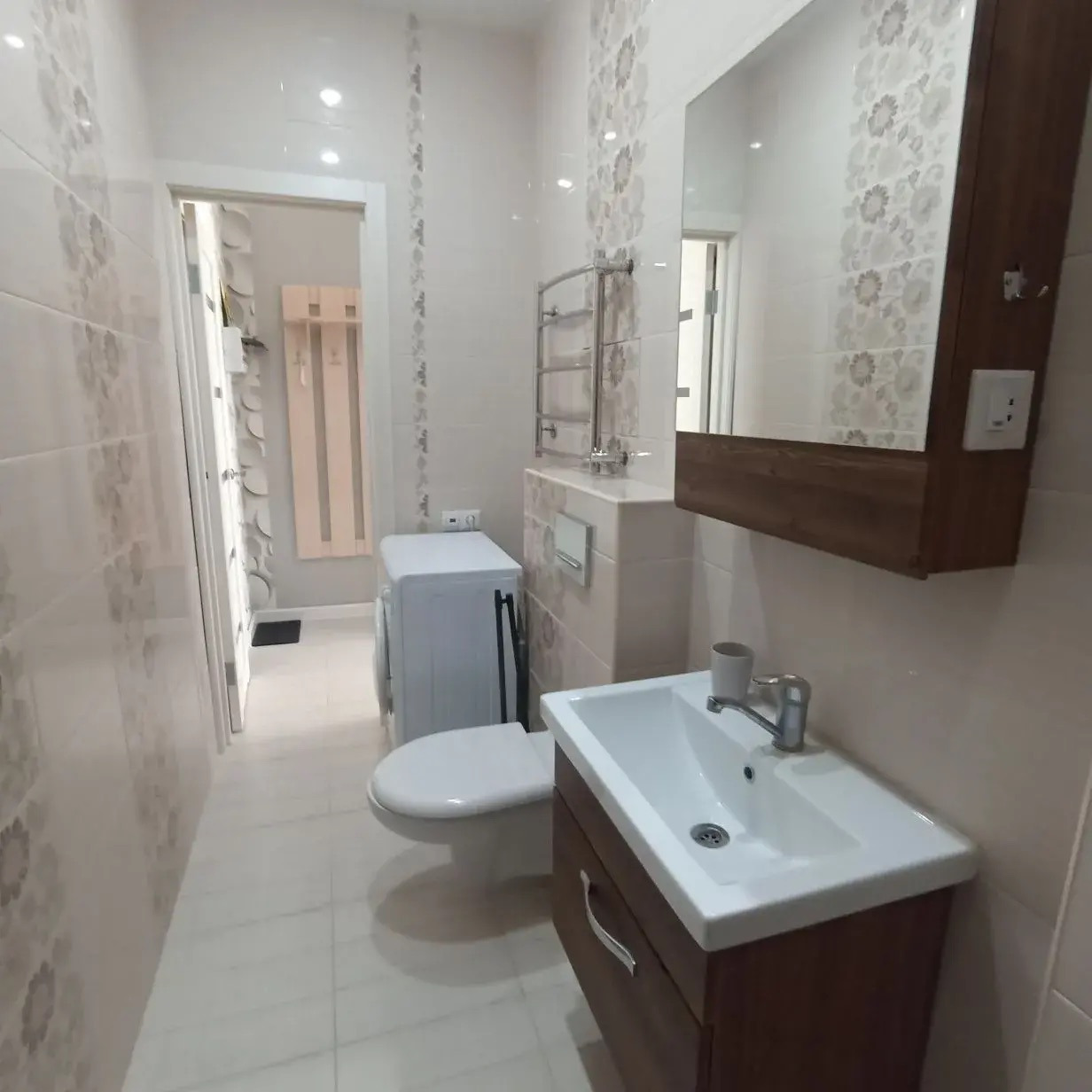 Продам квартиру студию в современном жк раз два три
В квартире качественный ремонт, мебель
Один взрослый собственник и полная стоимость в договоре
Показ в любое время