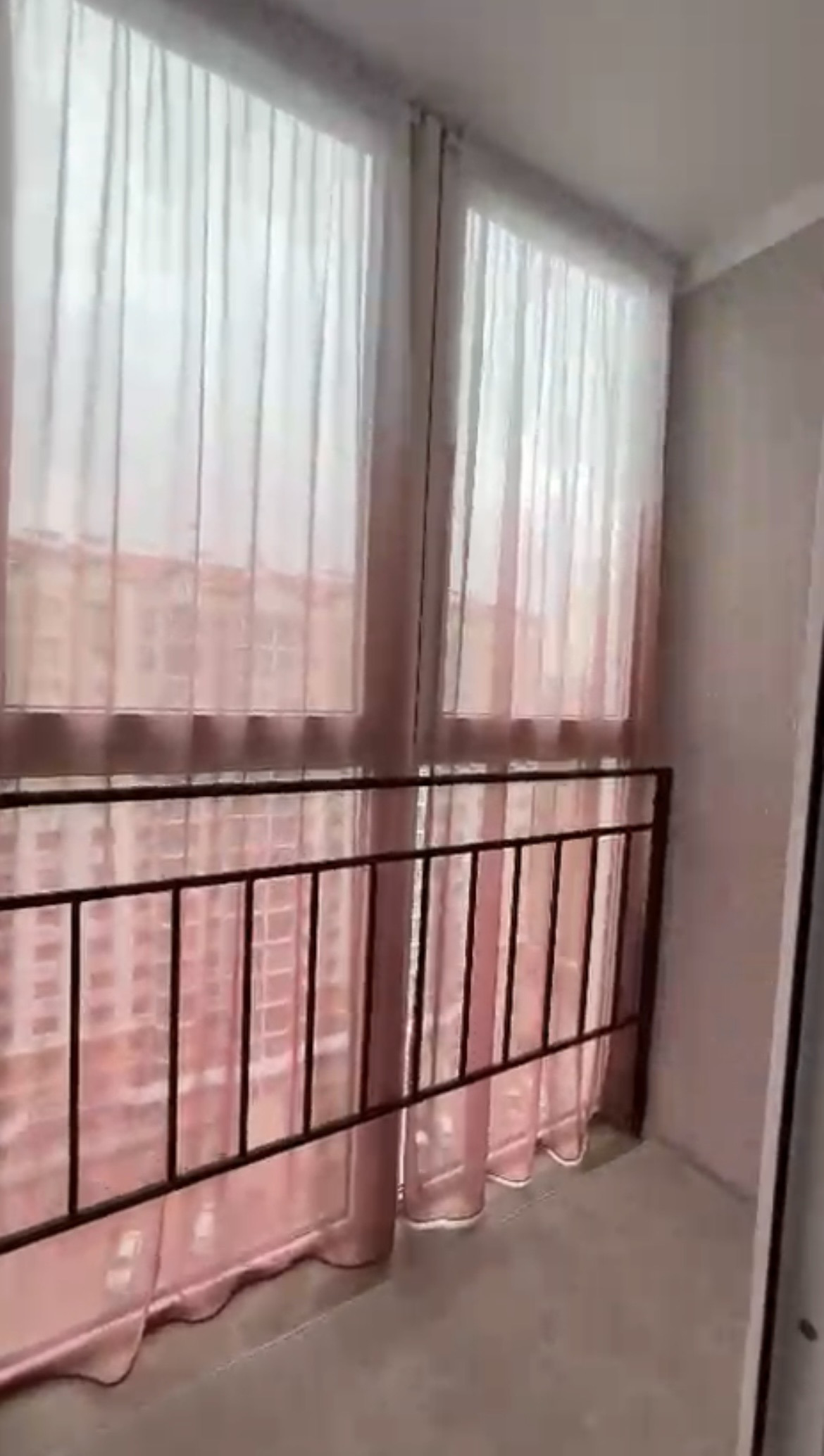 Продам студию в Анапе с современным ремонтом!

Мечтаете о собственной квартире у моря? Эта светлая и стильная студия в Анапе — идеальный вариант для жизни или инвестиций!

Основные преимущества:

- Готова к проживанию: выполнен качественный ремонт, установлены новые окна, сантехника и электропроводк