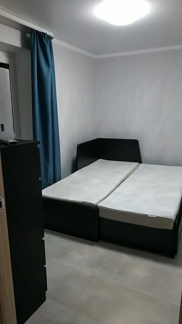 Продам 1/2 долю в просторной 4-комнатной квартире в центре Анапы.

 1/2 доля в праве собственности на светлую четырёхкомнатную квартиру в самом сердце курортной столицы России — городе Анапа.

Идеальный вариант как для инвестиций с последующей сдачей в аренду, так и для личного проживания после выку
