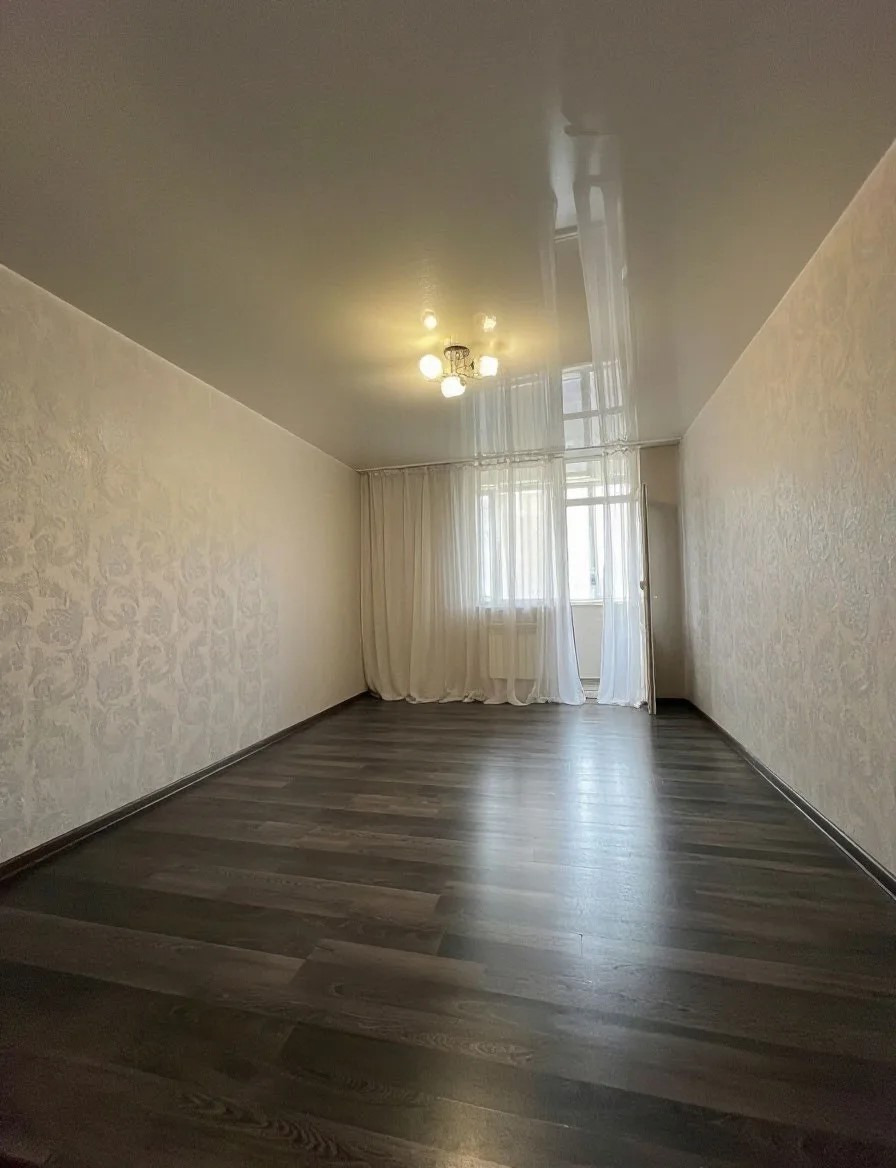 Продам квартиру студию общей площадью 27 метров.
Квартира давно в собственности и полная стоимость в договоре. Подходит под ипотеку.
Один собственник.
Косметический ремонт.
